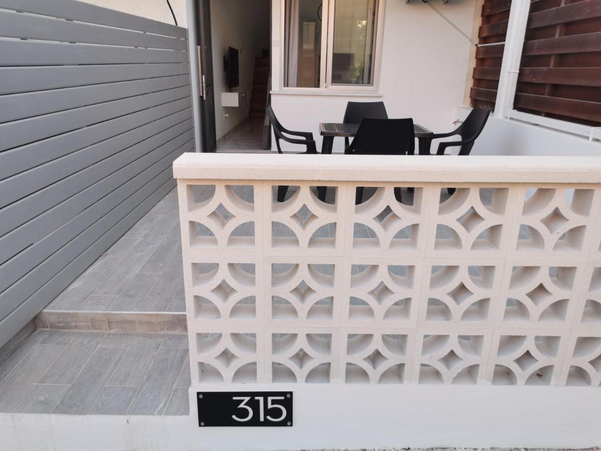 Eros Maisonette In Latchi Area Just 700 Meters Or One-Minute Drive From Polis Municipal Beach Exteriör bild